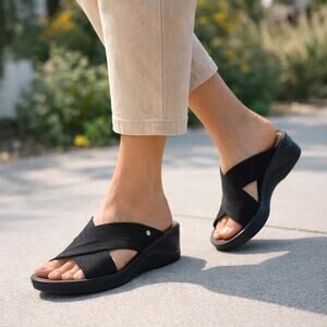 BZees Black Criss Cross Elastic Slide Sandals Womens Comfort Wedge Travel - 8M
